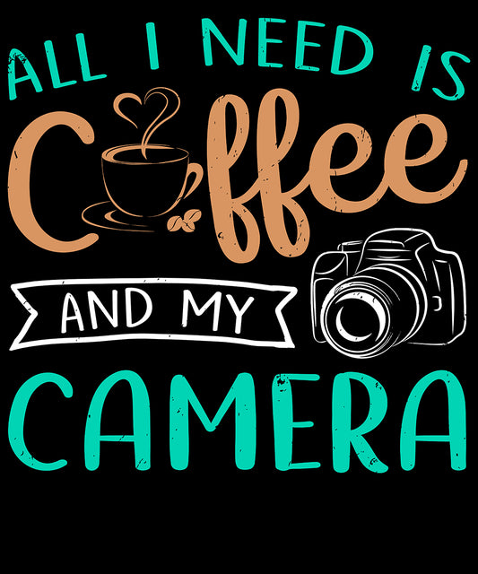 T-Shirt Motiv mit Schriftzug "All I need is coffee and my camera" Kamera und Kaffeetasse