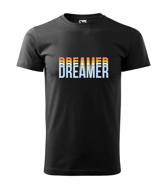 Schwarzes T-Shirt mit dem motivierenden Schriftzug „Dreamer“ in sanften Retro-Farben. Perfekt für Visionäre, Kreative und alle, die an ihre Träume glauben.