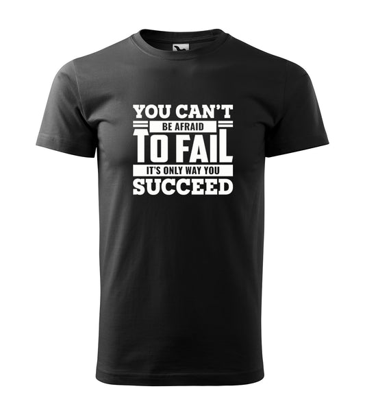 Schwarzes T-Shirt mit der Aufschrift „You Can’t Be Afraid to Fail, It’s The Only Way You Succeed.“ Perfekt für Macher, Unternehmer und Sportler.