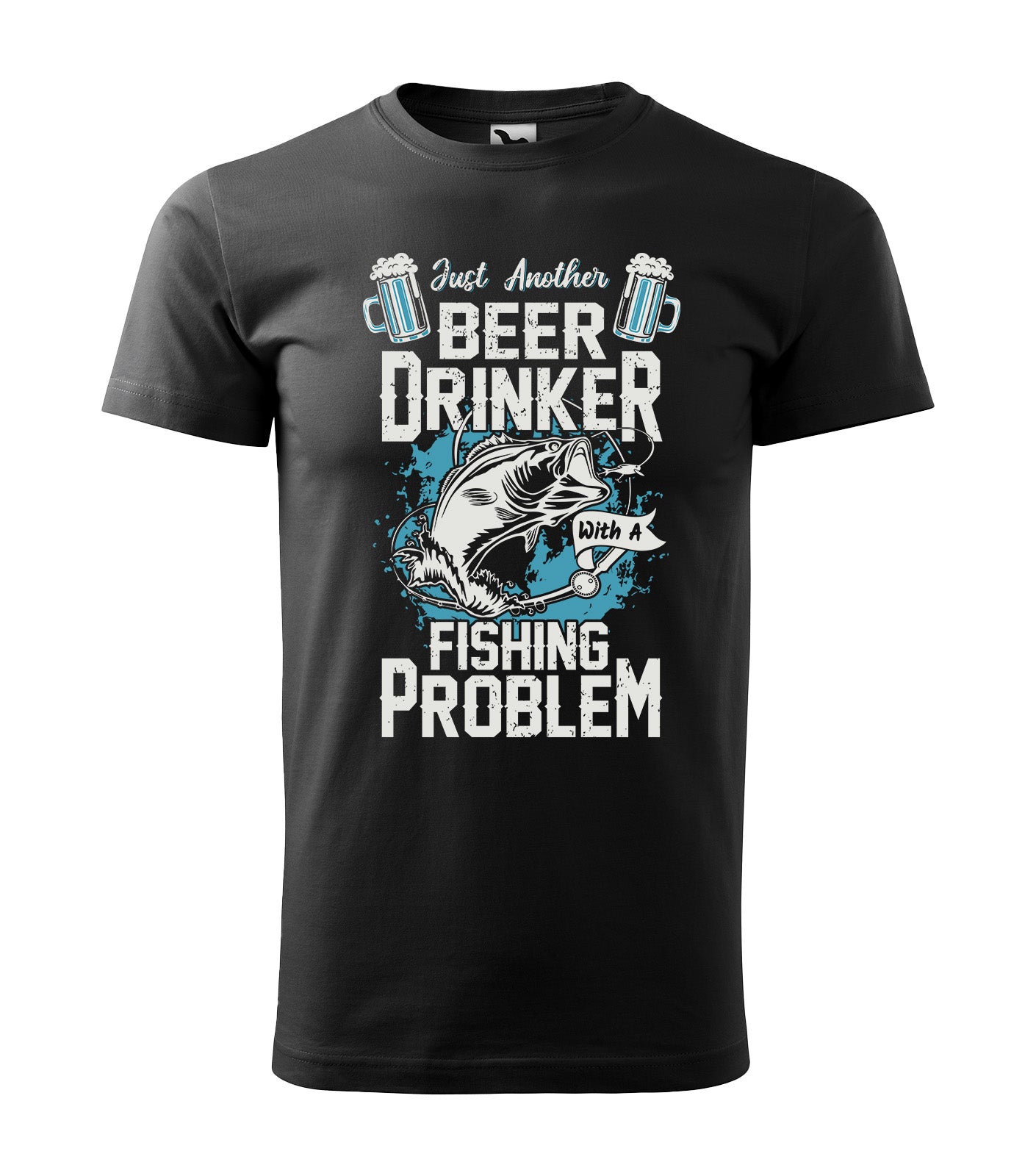Schwarzes T-Shirt mit dem humorvollen Spruch „Just Another Beer Drinker with a Fishing Problem“, illustriert mit einem Fisch, zwei Bierkrügen und Wassermotiven. Perfekt für Angler & Bierliebhaber.